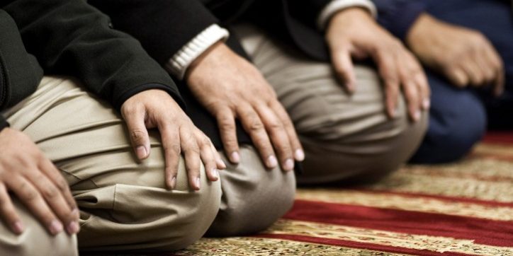 Muslims-Praying-Congregation