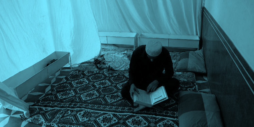 Iitikaf-Reciting-Quran-Masjid