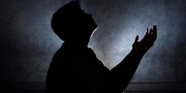 Muslim-Passionately-Praying