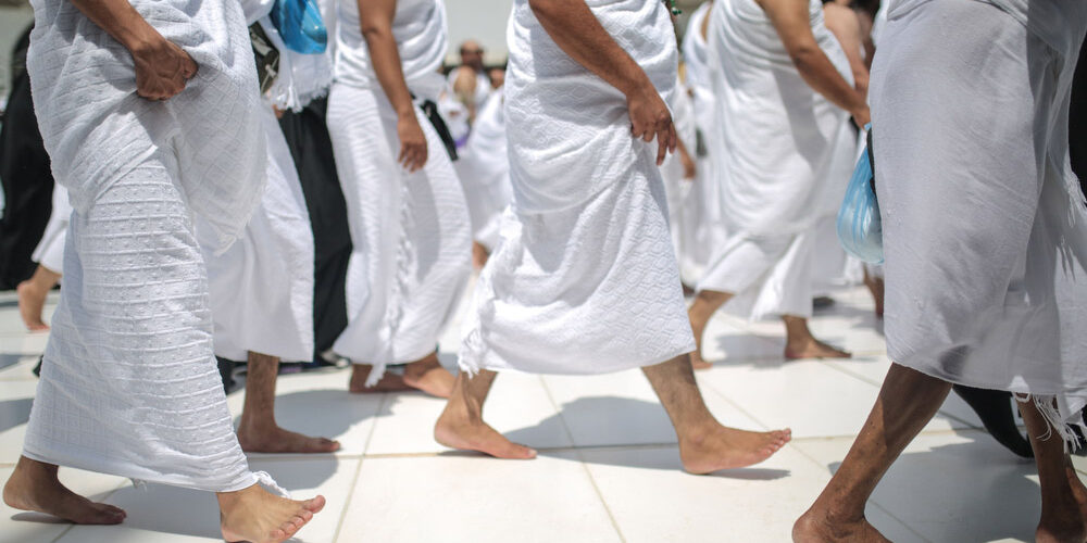 ihram-black-white-tiles