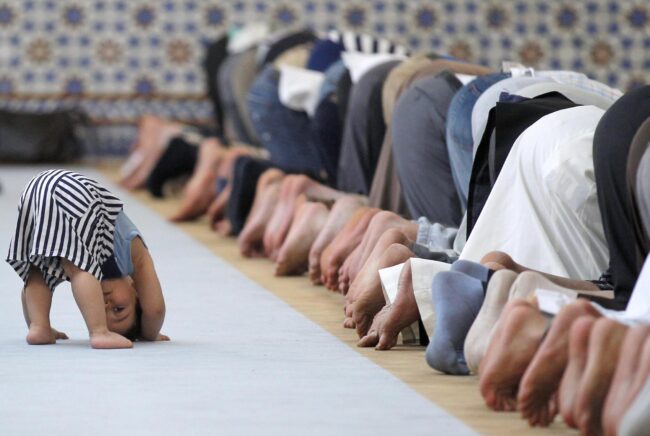 praying-salah-baby-child